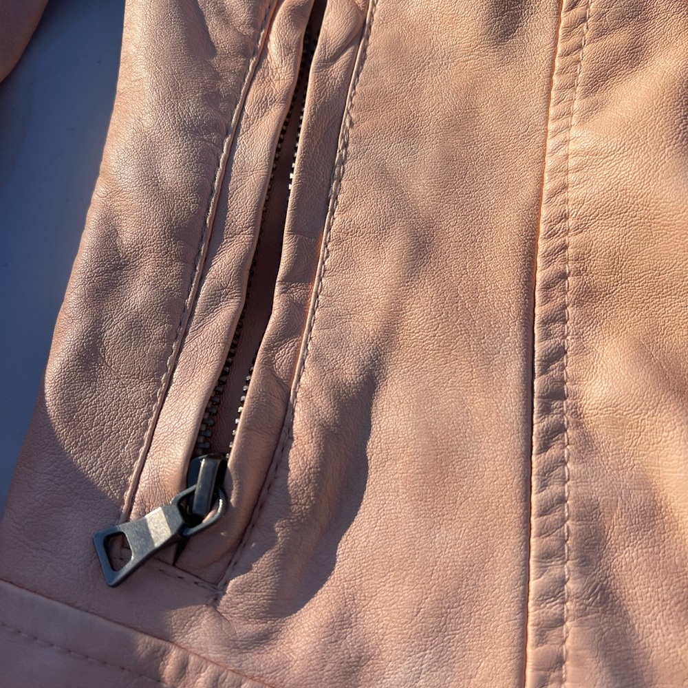 Wet Seal Pale Peach Faux Leather Biker Jacket Size Medium - Picture 2 of 4